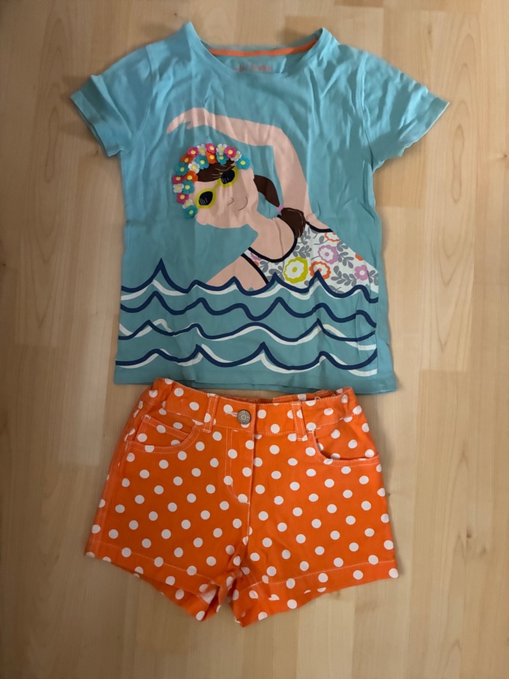 Mini Boden Aqua Graphic Swimmer Top with Orange Polka Dot Hearts Shorts 6-7